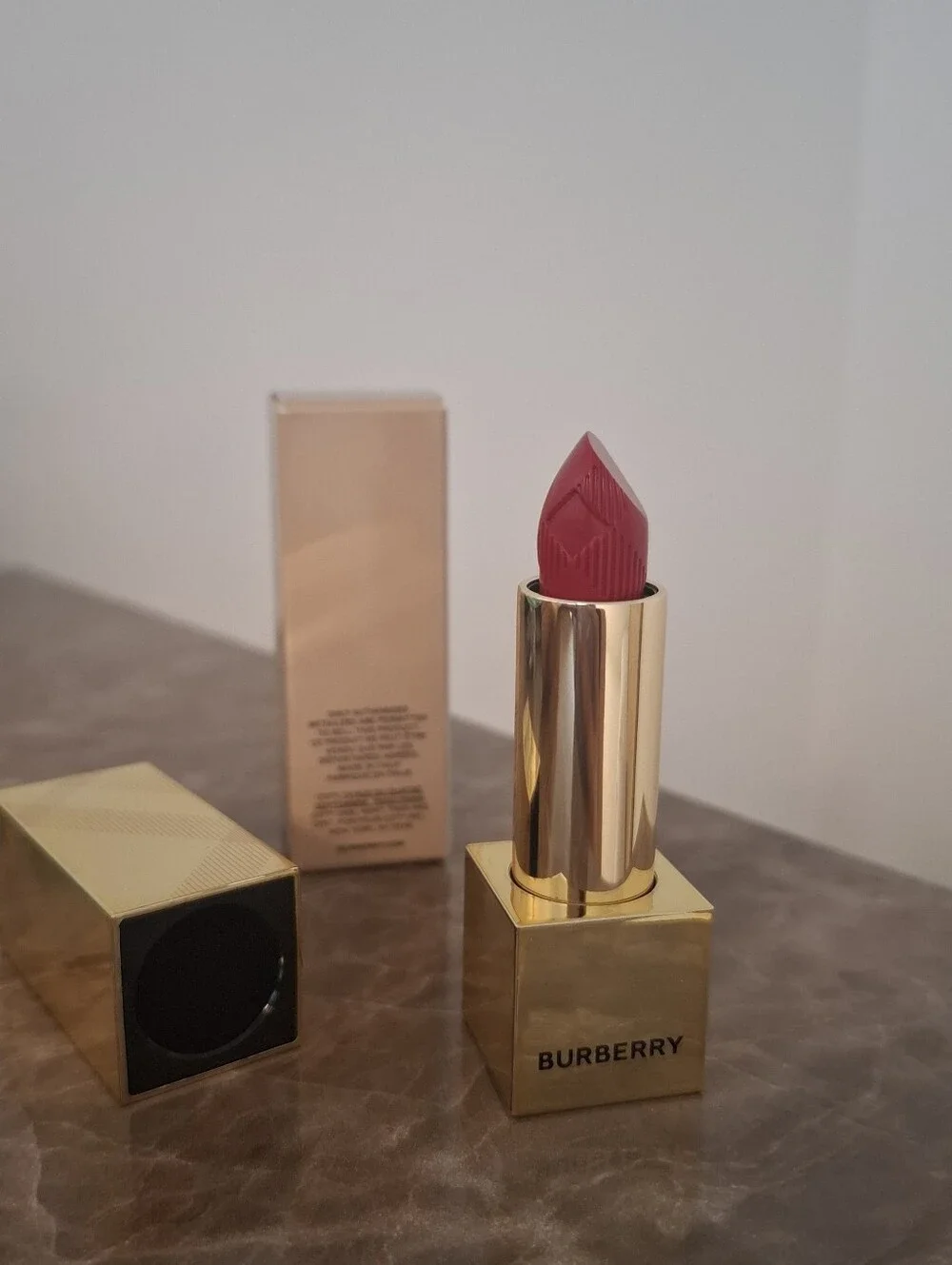 Burberry Kisses Satin Lip Colour — Magenta